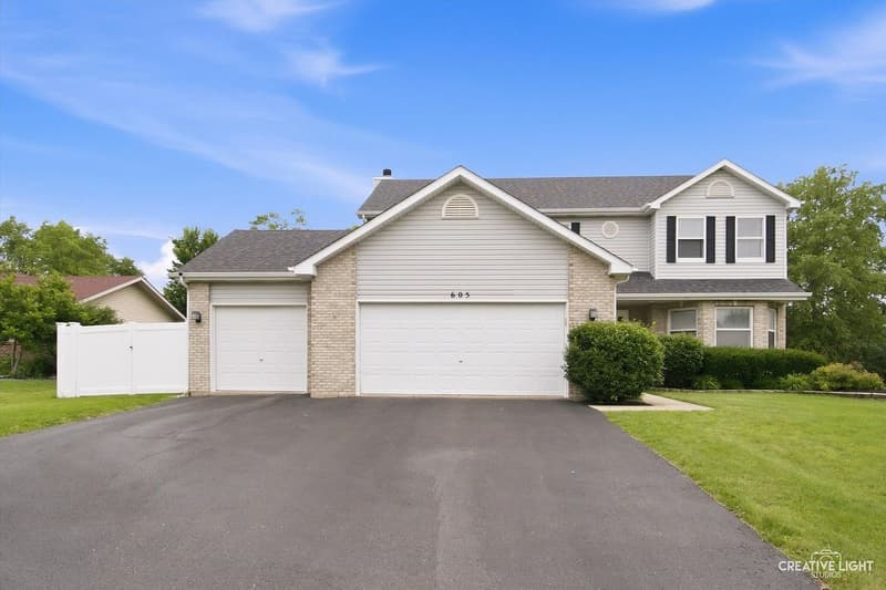 605 Woodchuck Trl, Oswego